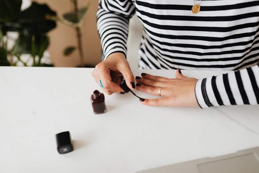 How to make black nail polish pop on brown skin - wide 2